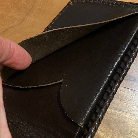 Vintage hand tooled leather unisex bifold - Picture 10 of 13